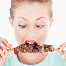 Ciclo mestruale: il consumo di carne può anticiparlo